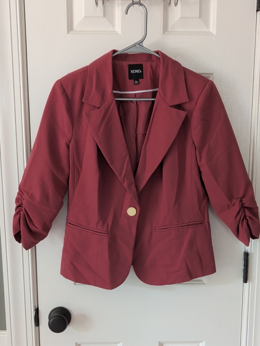XOXO Women's Rose Mauve Ruched Sleeve Single-Button Blazer